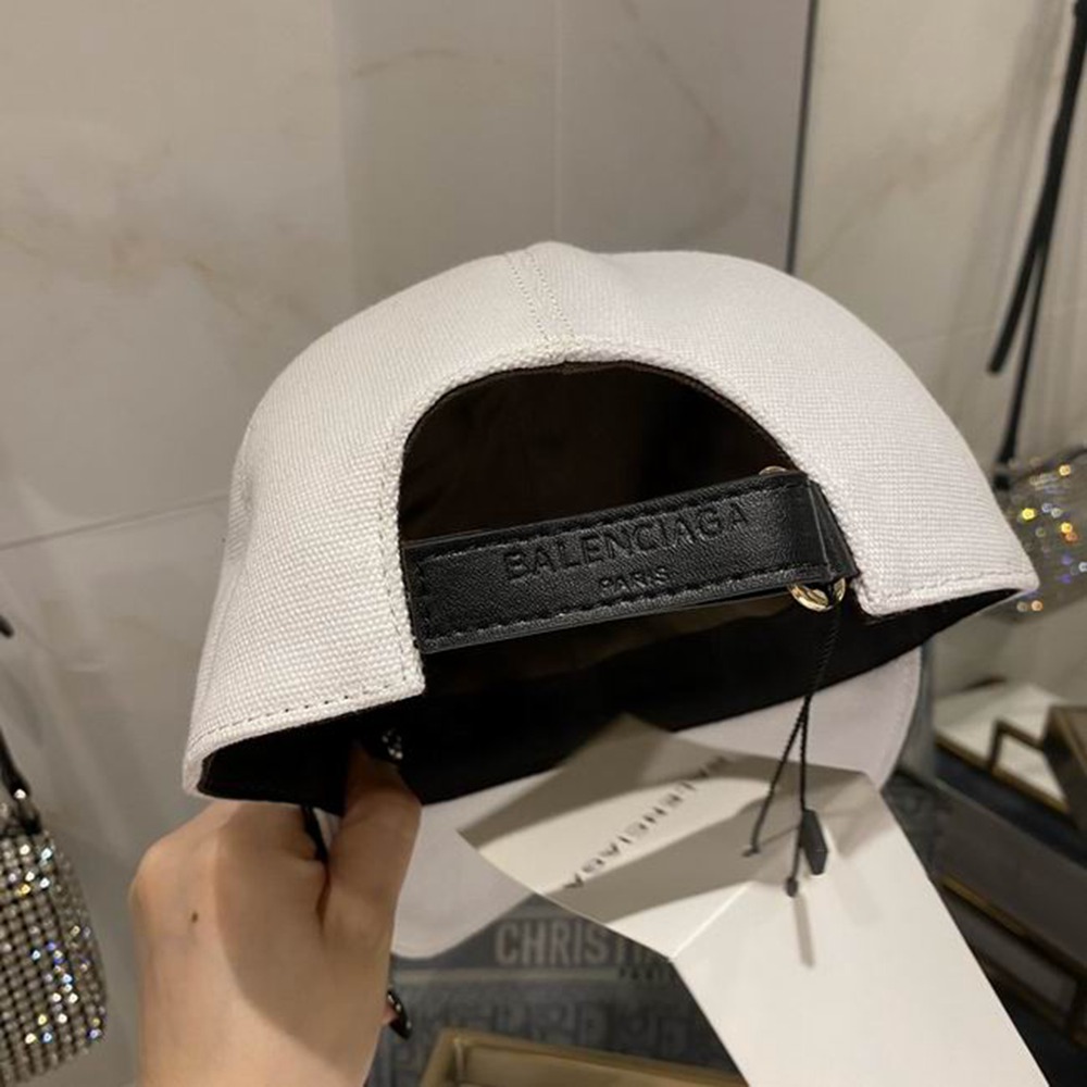 Ba*len*cia*ga hat